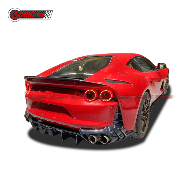 Ali spoiler posteriori a coda d'anatra in fibra di carbonio stile Mansory per Ferrari 812