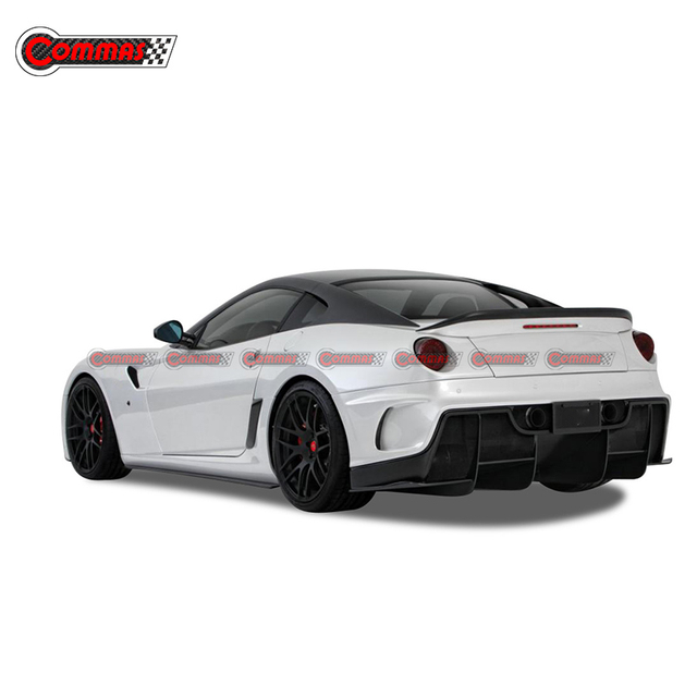 Kit carrozzeria in mezza fibra di carbonio stile Vorsteiner per Ferrari 599