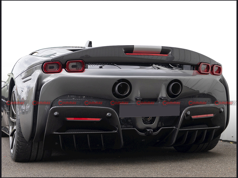 ferrari sf in fibra di carbonio