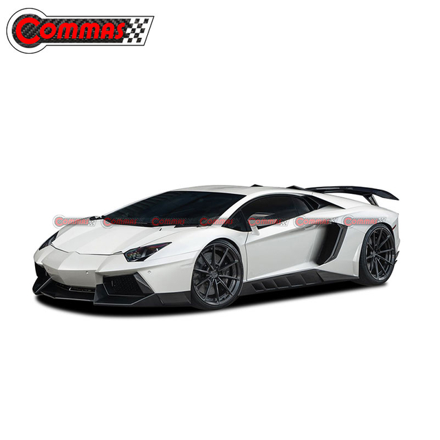 Labbro anteriore in fibra di carbonio stile Novitec per Lamborghini Aventador LP700