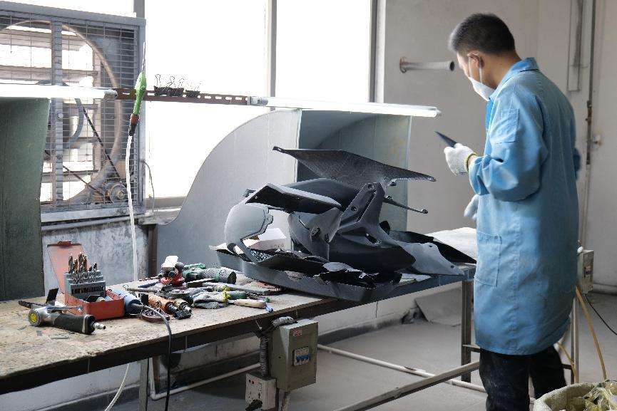 CSSTour della fabbrica di CAR ----per conoscere la produzione di prodotti in fibra di carbonio a secco