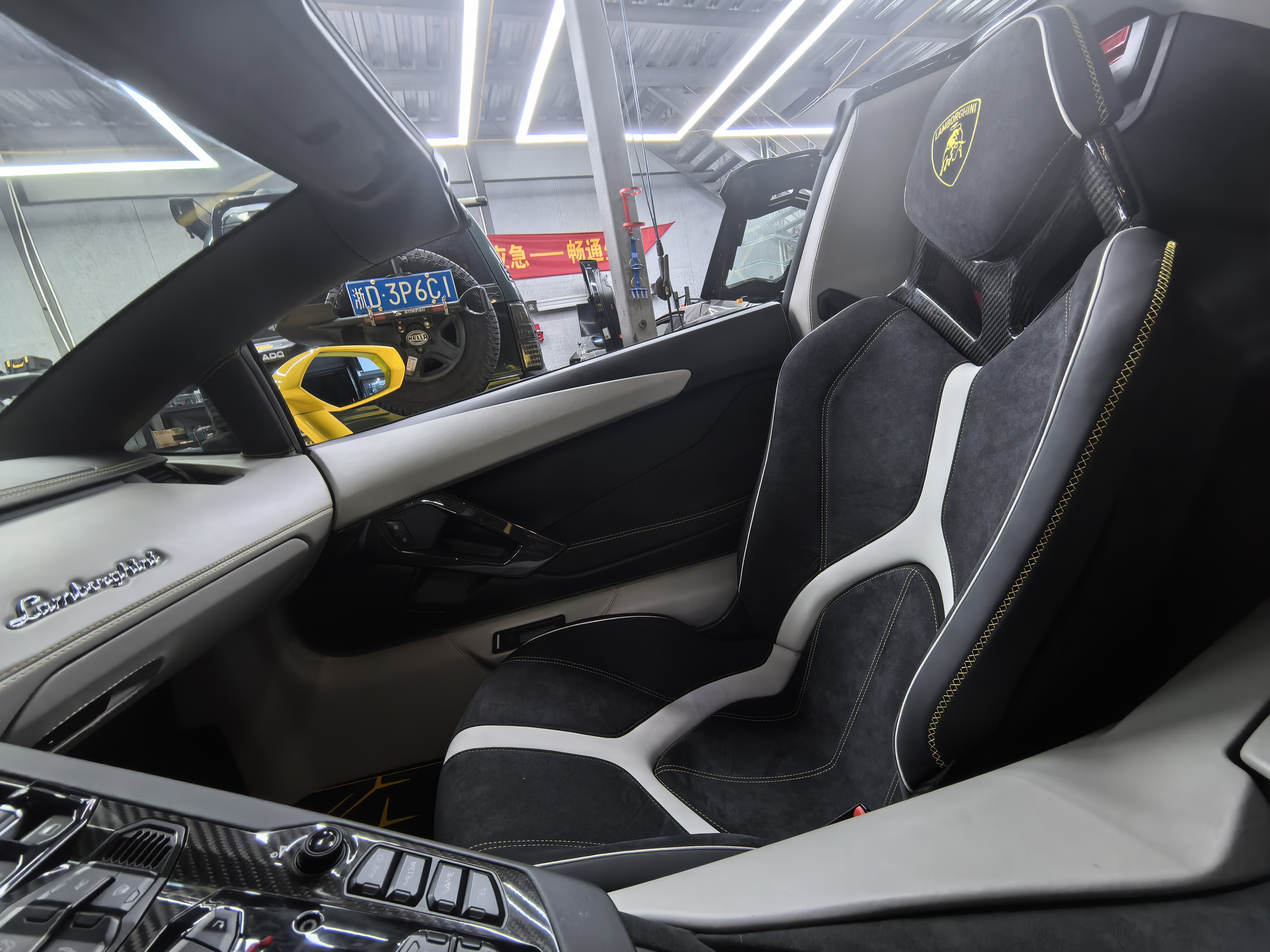 Sella Lambroghini Aventador SVJ 