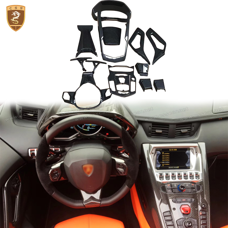 Interni in fibra di carbonio della Lamborghini Aventador LP700